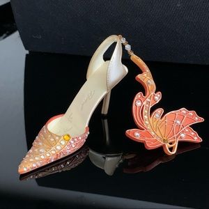 Just The Right Shoe Fantasia Willitts Raine 2004